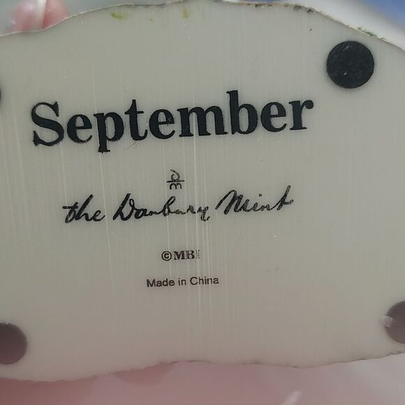 Danbury Mint Shih Tzu Perpetual Calendar September Dog Figure School Days - Picture 6 of 6